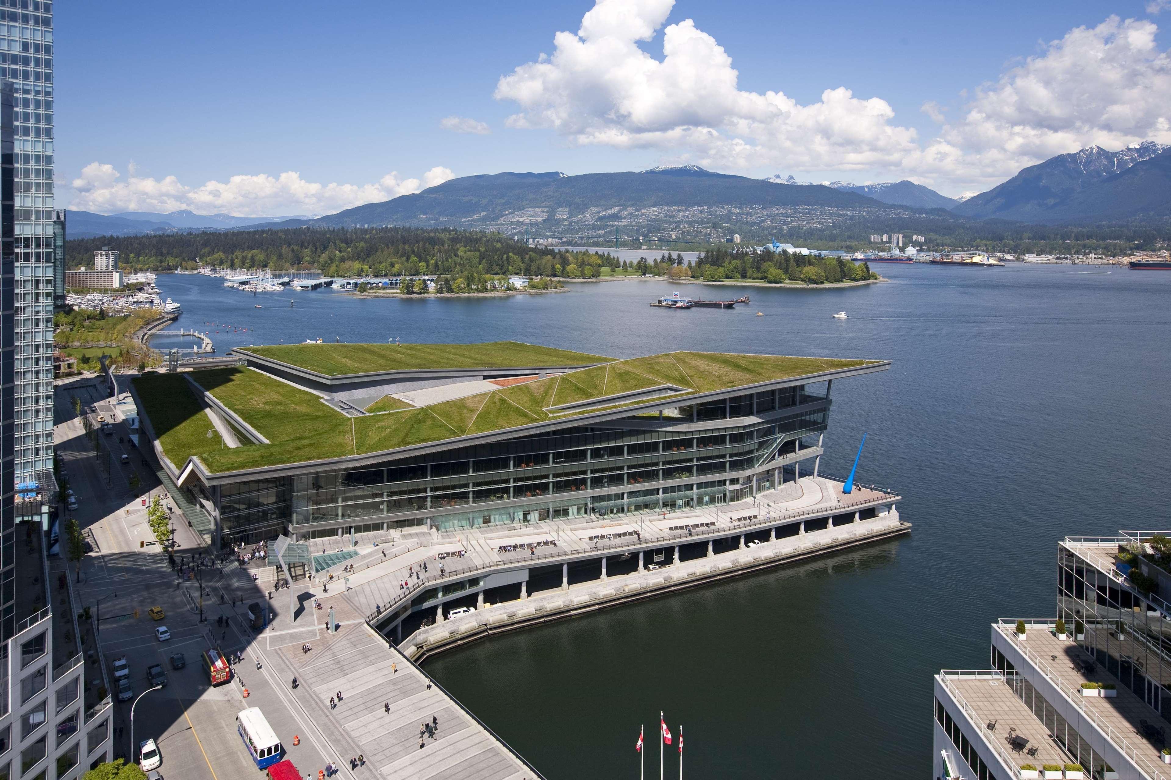 Fairmont Waterfront Hotel Vancouver Exterior photo