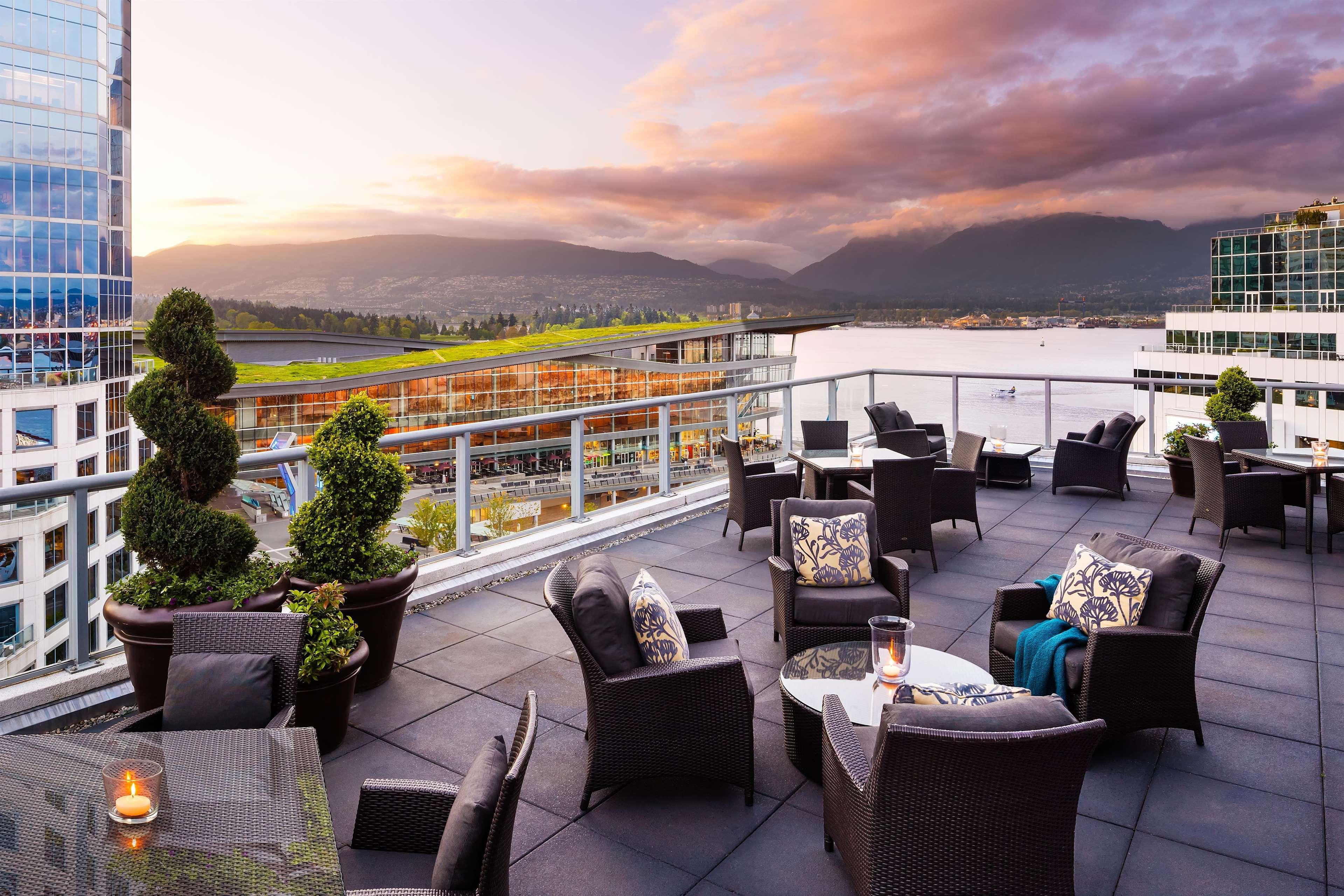 Fairmont Waterfront Hotel Vancouver Exterior photo