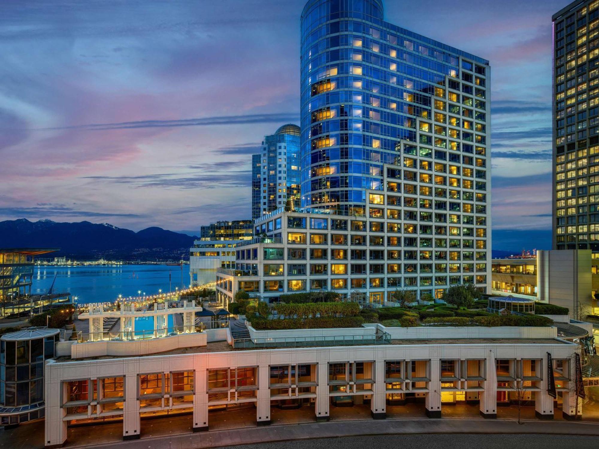 Fairmont Waterfront Hotel Vancouver Exterior photo