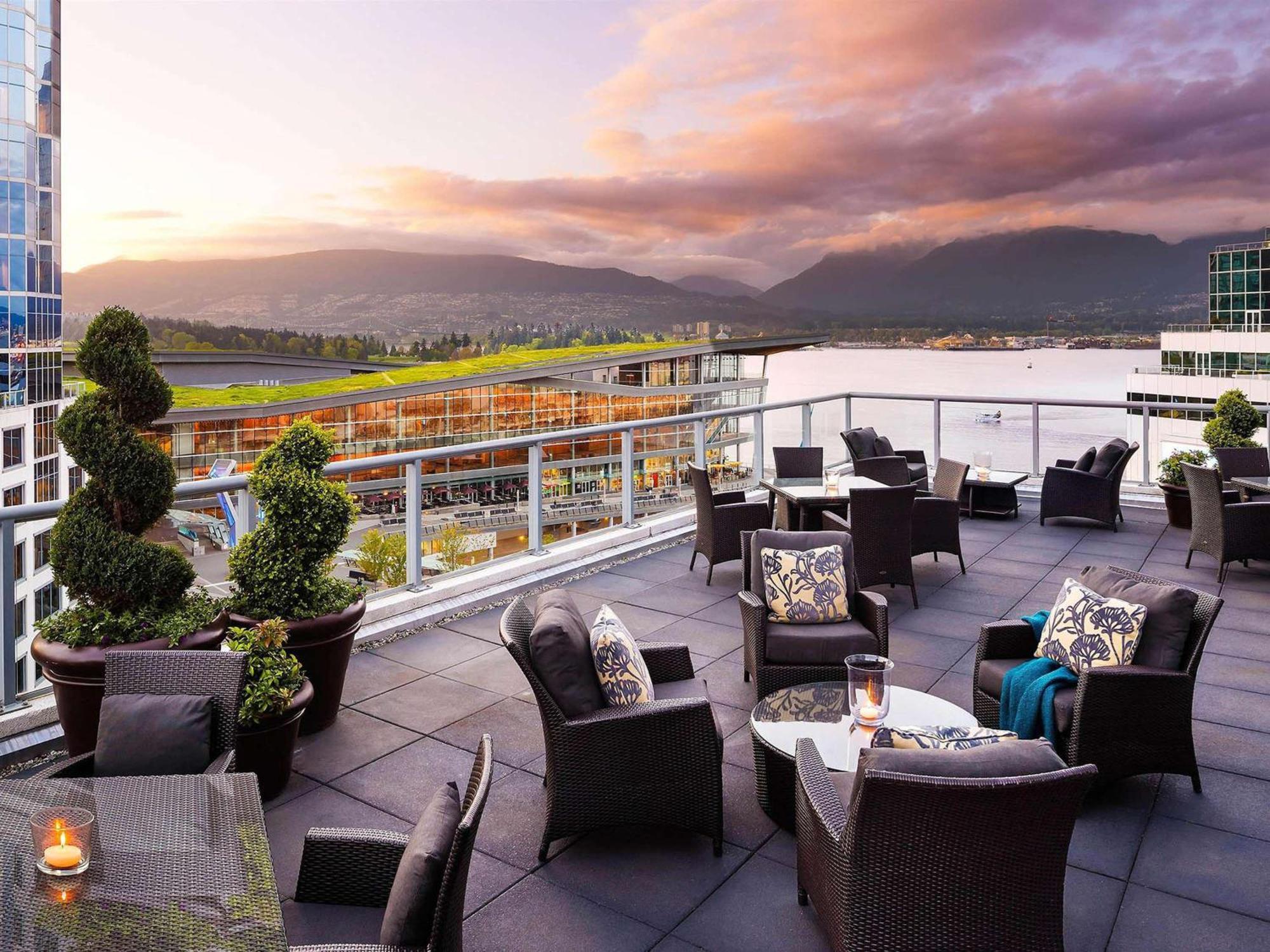 Fairmont Waterfront Hotel Vancouver Exterior photo