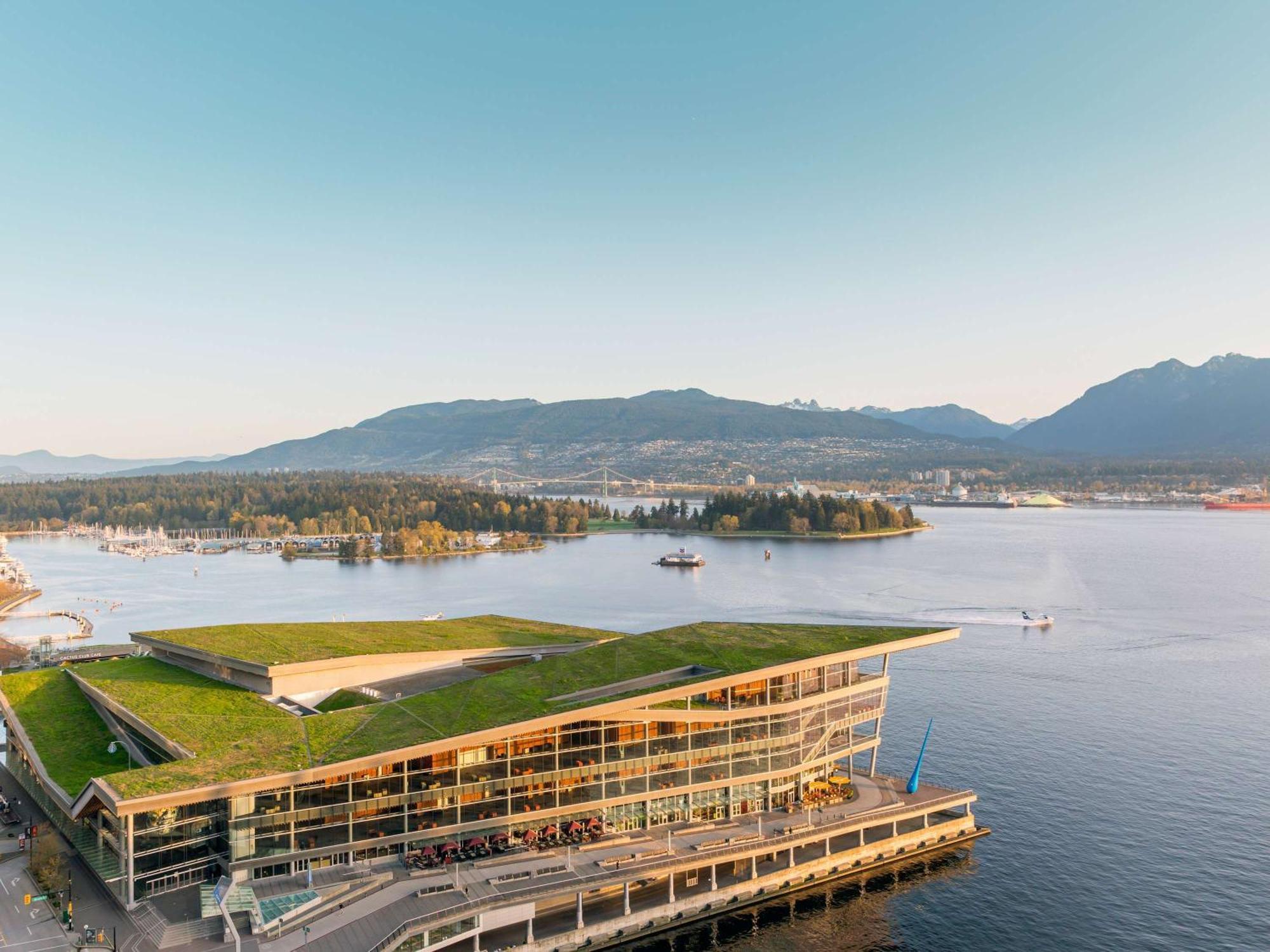 Fairmont Waterfront Hotel Vancouver Exterior photo