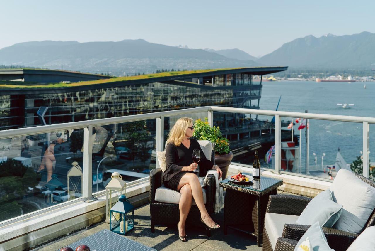 Fairmont Waterfront Hotel Vancouver Exterior photo